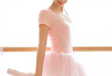 靓丽舞蹈服美女白丝长腿美女图片-美图岛